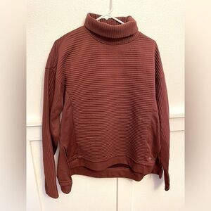 Tahari Sport Women’s Top Long Sleeve Sweatshirt medium brown Turtleneck Pullover